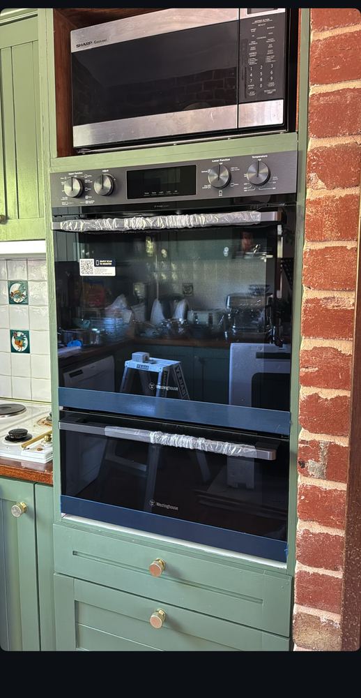 Wall oven and appliance electrical installation